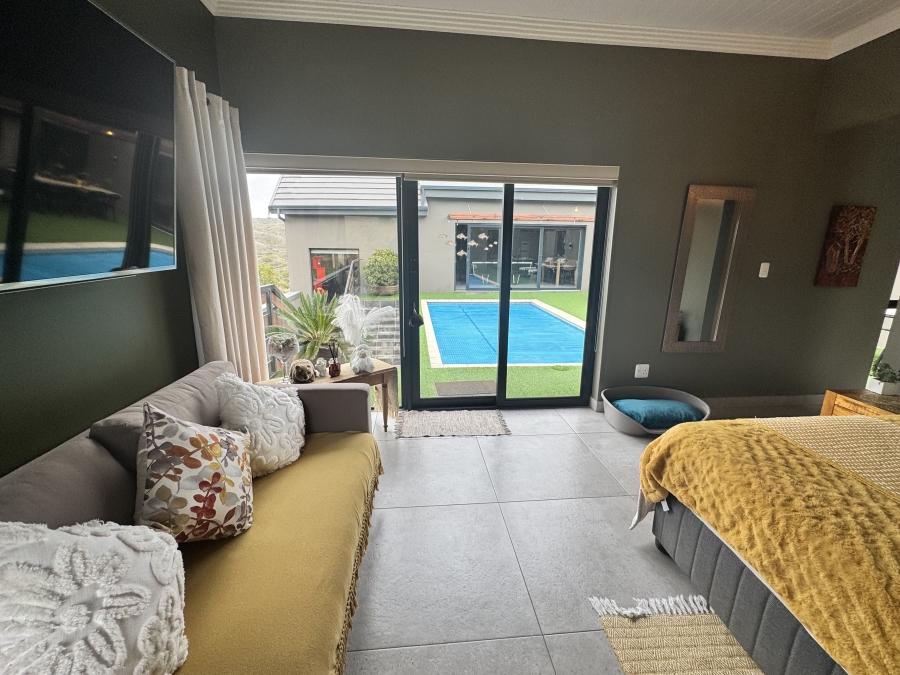 4 Bedroom Property for Sale in Outeniquasbosch Western Cape